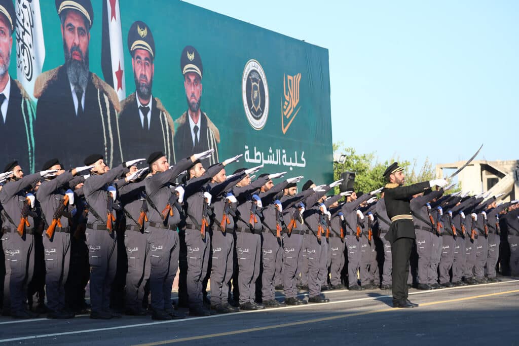 "حكومة الإنقاذ" بإدلب تعلن تخريج أول دفعة من ضباط الشرطة