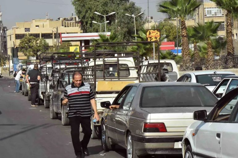 غلاء الوقود وفقدانه بات سمة أساسية مرتبطة بمناطق سيطرة النظام السوري. (مواقع التواصل)