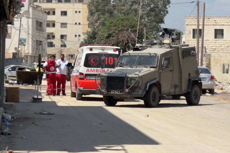 صورة 5_ 28-8-2024- فاطمة محمود جنين فلسطين الجزيرة نت_قوات الاحتلال تعرقل عمل طواقم الاسعاف امام مستشفى جنين الحكومي