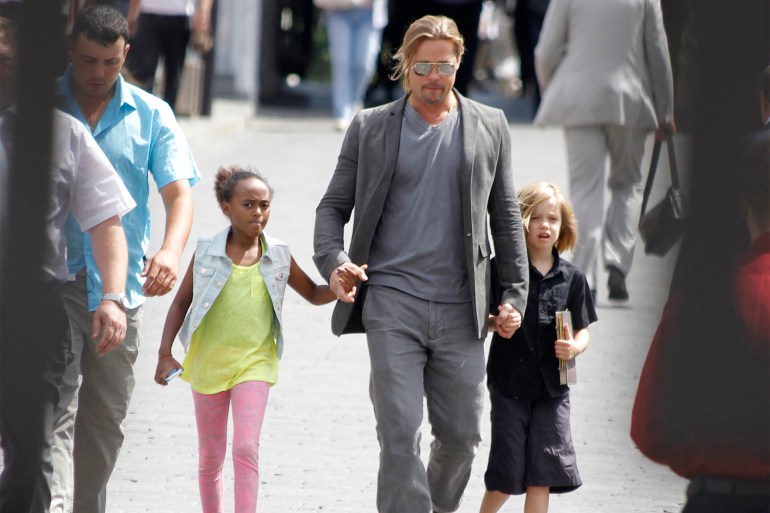 U.S. actor Brad Pitt walks with his daughters Shiloh (R) and Zahara (L) near the Kremlin in Moscow, June 20, 2013. Pitt is in Russia to attend the opening of the Moscow International Film Festival. REUTERS/Ivan Burnyashev (RUSSIA - Tags: ENTERTAINMENT)