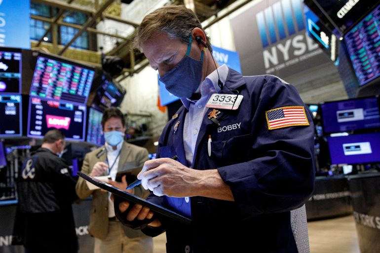 file photo: traders work on the floor of the new york stock exchange (nyse) in new york city, u.s., january 10, 2022. reuters/brendan mcdermid/file photo