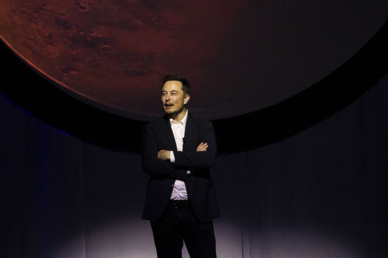 tesla motors ceo elon musk speaks about the “interplanetary transport system” which aims to reach mars with the first human crew in history, in the conference he gave during the 67th international astronautical congress in guadalajara, mexico on september 27, 2016. الفرنسية