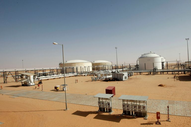 a general view shows libya's el sharara oilfield december 3, 2014. the oilfield remains closed but oil workers are keeping it ready to resume production once a pipeline blockage is cleared, field managers said. picture taken december 3, 2014. reuters/ismail zitouny (libya - tags: politics conflict civil unrest energy)