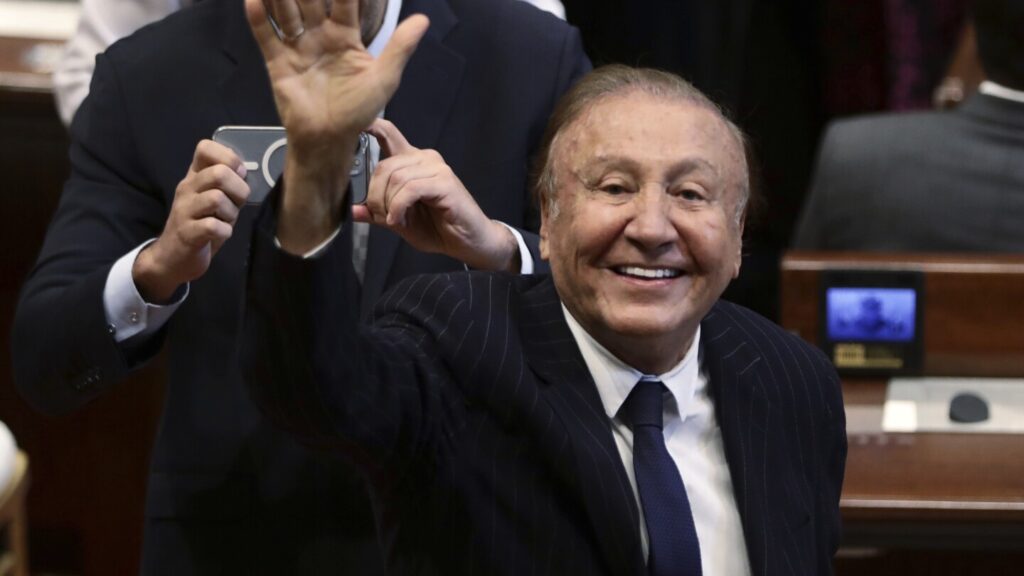 Real estate magnate who came close to winning Colombia’s presidential election dies from cancer