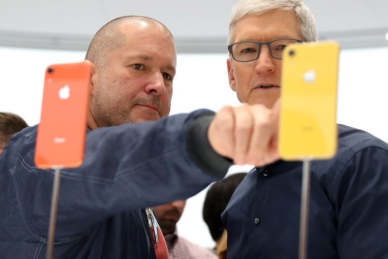 CUPERTINO, CA - SEPTEMBER 12: Apple chief design officer Jony Ive (L) and Apple CEO Tim Cook inspect the new iPhone XR during an Apple special event at the Steve Jobs Theatre on September 12, 2018 in Cupertino, California. Apple released three new versions of the iPhone and an update Apple Watch. Justin Sullivan/Getty Images/AFP== FOR NEWSPAPERS, INTERNET, TELCOS & TELEVISION USE ONLY ==