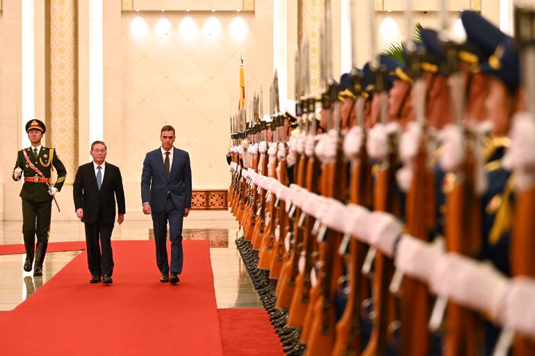 in this handout photograph taken by the spanish prime minister's office la moncloa on september 9, 2024, spain's prime minister pedro sanchez reviews the troops with china's premier li qiang during his visit in beijing. - spanish prime minister pedro sanchez called for "fair trade order" during a visit to china aimed at boosting ties with the economic giant despite a standoff between beijing and the european union. (photo by borja puig de la bellacasa / la moncloa / afp) / restricted to editorial use - mandatory credit "afp photo / borja puig de la bellacasa / la moncloa" - no marketing - no advertising campaigns - distributed as a service to clients