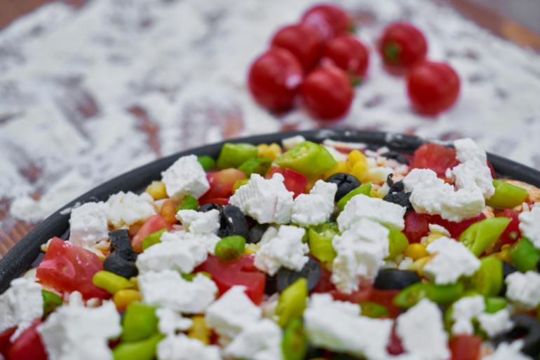 selective focus photography of vegetable pizza