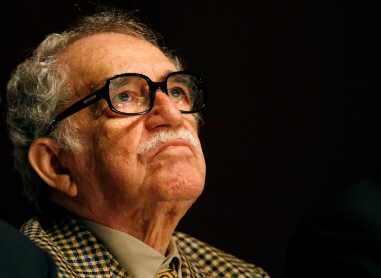 nobel prize winner gabriel garcia marquez listens to a speech during the new journalism prize awards ceremony at the museum of contemporary art (marco) in monterrey october 2, 2007. the award recognizes and encourages journalism in latin america. reuters/tomas bravo (mexico)