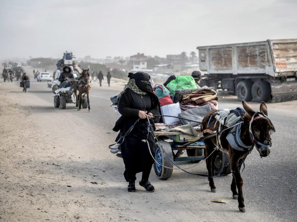 جراحان بريطانيان في غزة: السيجارة بــ16 دولارا وكيلو البطاطا 150