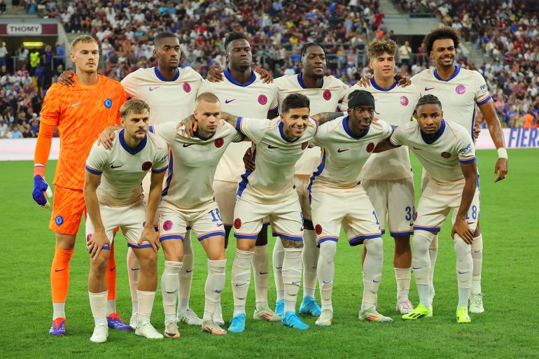 soccer football - europa conference league - play offs - second leg - servette v chelsea - stade de geneve, geneva, switzerland - august 29, 2024 chelsea players pose for a photo before the match reuters/denis balibouse