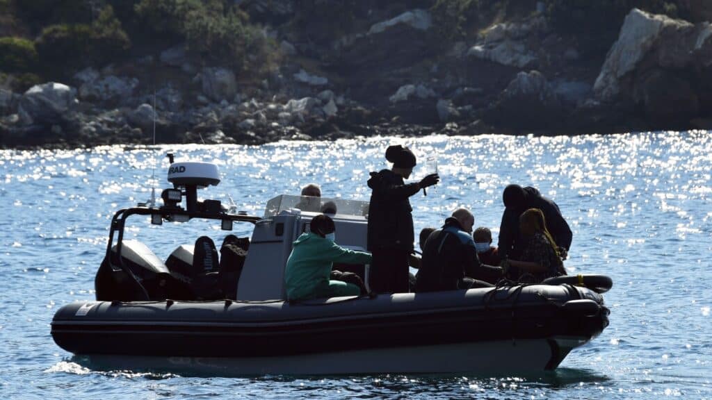 4 migrants died trying to reach an eastern Greek island in a small boat that sank