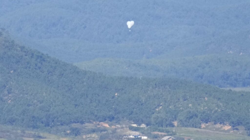 Trash carried by a North Korean balloon again falls on the presidential compound in Seoul