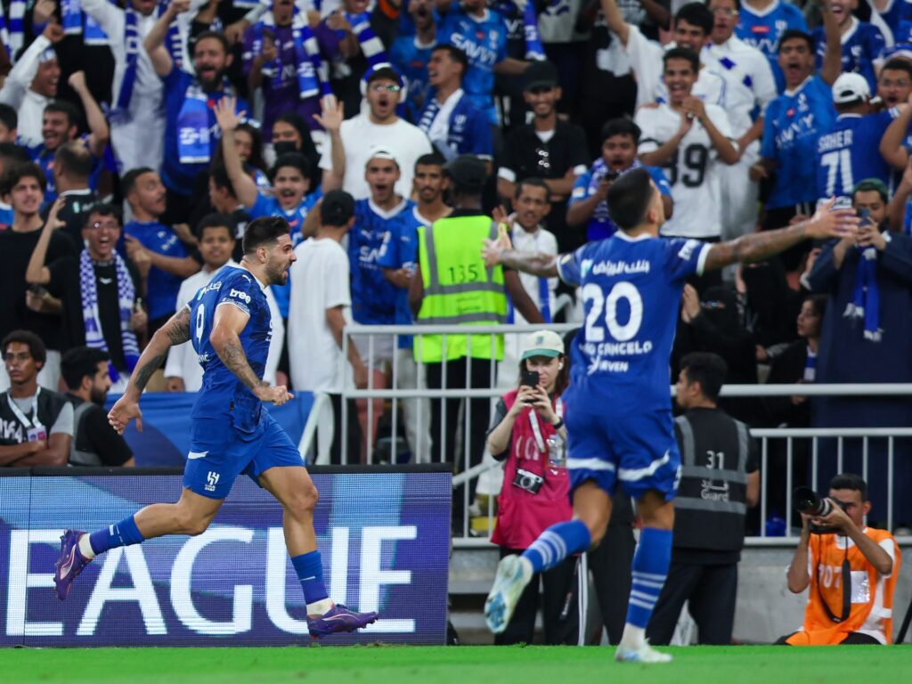 شاهد ملخص فوز الهلال على الأهلي في كلاسيكو الدوري السعودي 2024-2025