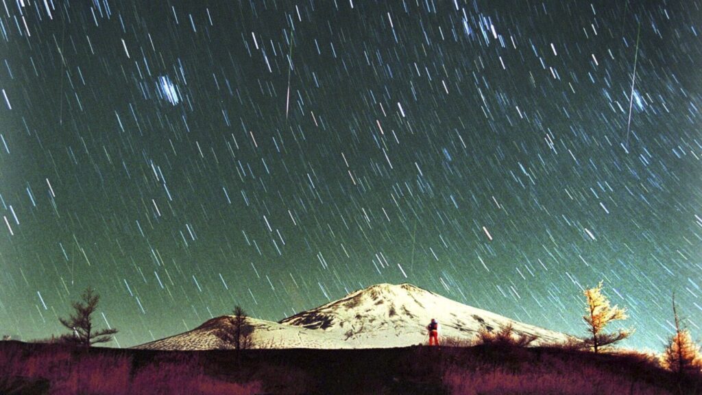 The Leonid meteor shower peaks as the supermoon wanes