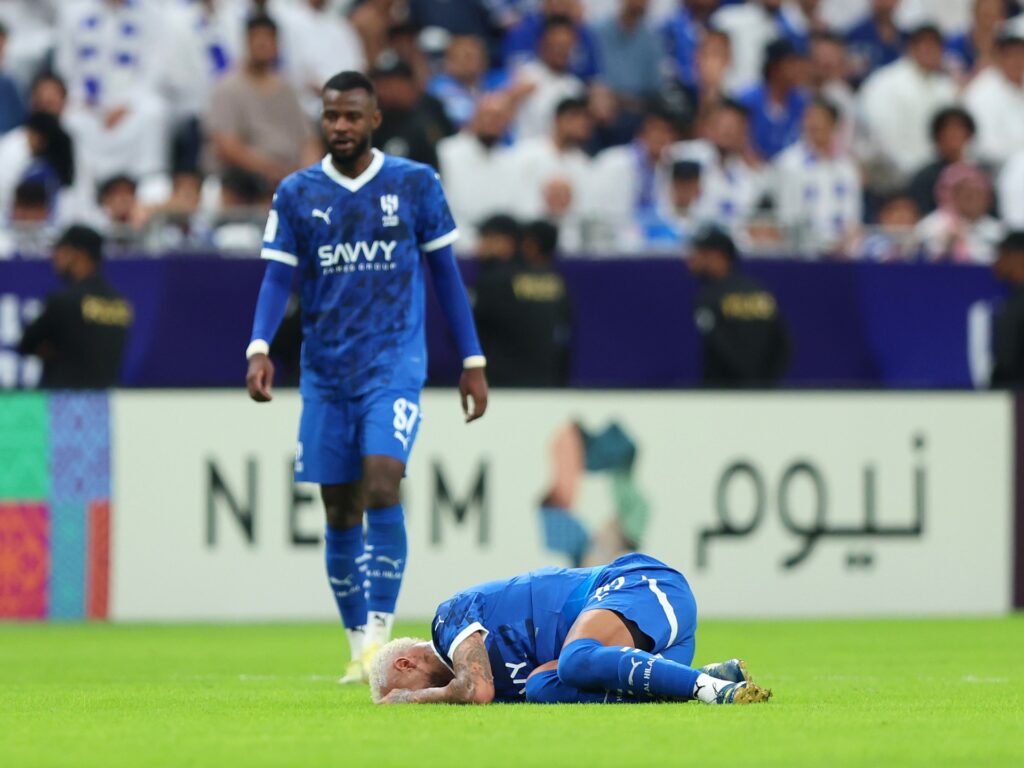 نيمار يثير غضب جماهير الهلال بسبب تصرفه مع أحد الإداريين