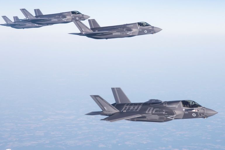 صورة توضح تسليم أول طائرة f-35b للقوات الجوية الملكية من قاعدة مشاة بحرية في الولايات المتحدة إلى قاعدة raf marnham في بريطانيا 6 يونيو 2018.