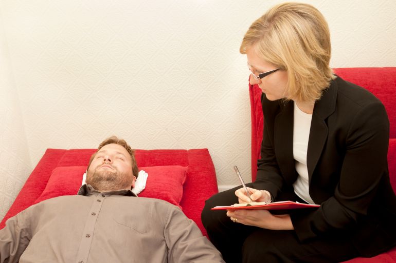 A female hypnotist working with a male patient.