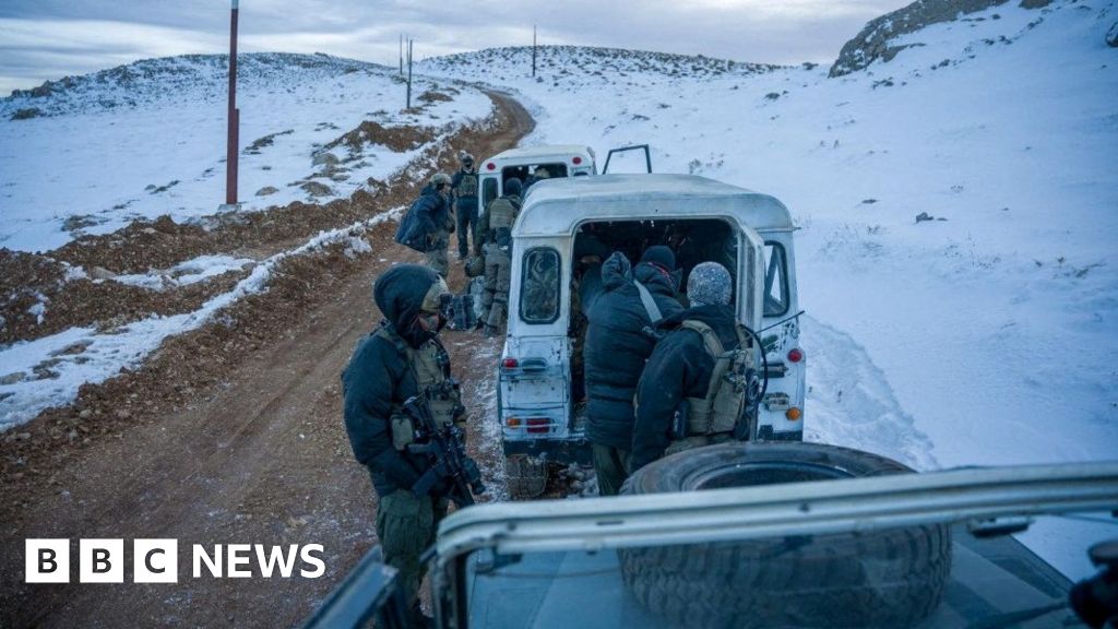 Israeli army prepares to stay on border peak of Mt Hermon for winter