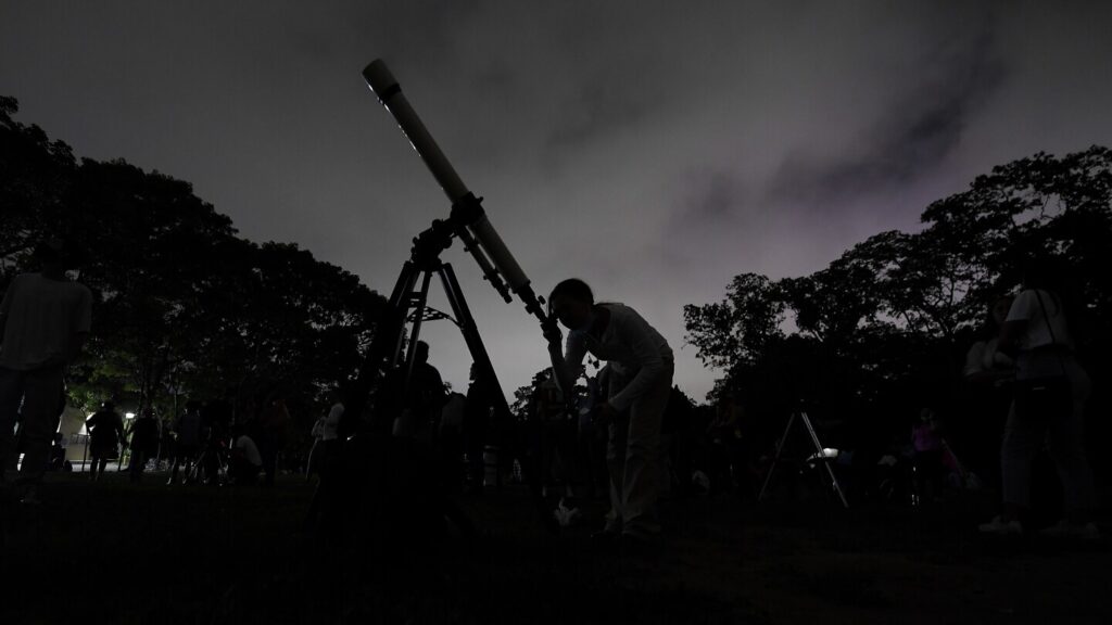 The last meteor shower of the year peaks a few days before Christmas