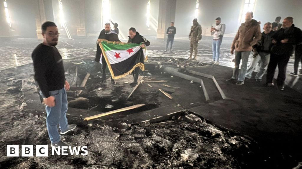 Syria rebels burn tomb of Bashar al-Assad's father