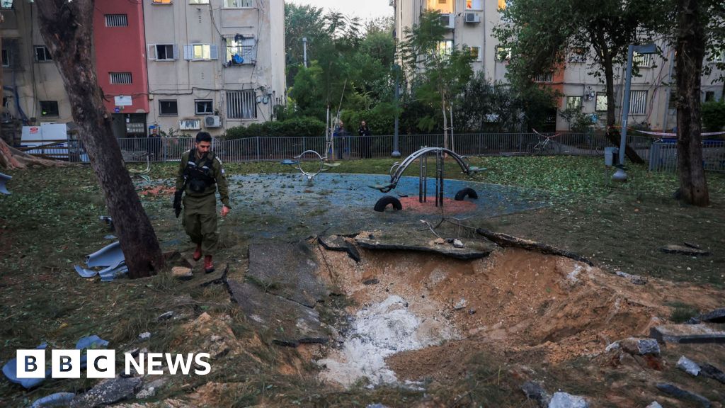 Houthi missile strike injures more than a dozen in Tel Aviv