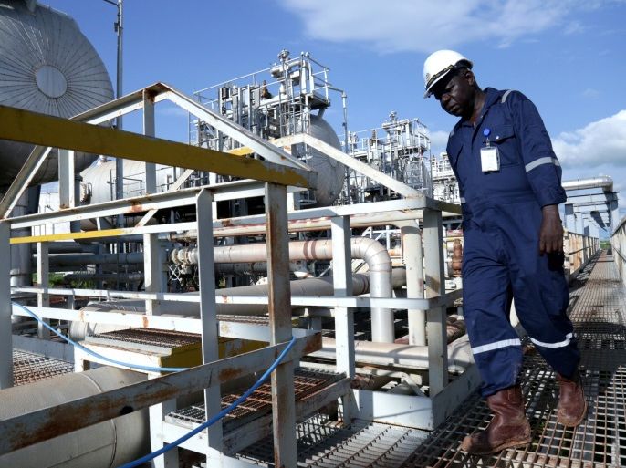 A worker walks by an oil well at the Toma South oil field to Heglig, in Ruweng State, South Sudan August 25, 2018. Picture taken August 25, 2018. REUTERS/Jok Solomun