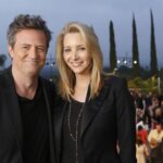 Hollywood Game Night - Season 1 HOLLYWOOD GAME NIGHT -- Episode 104 -- Pictured: (l-r) Matthew Perry, Lisa Kudrow-- (Photo by: Trae Patton/NBCU Photo Bank/NBCUniversal via Getty Images via Getty Images)