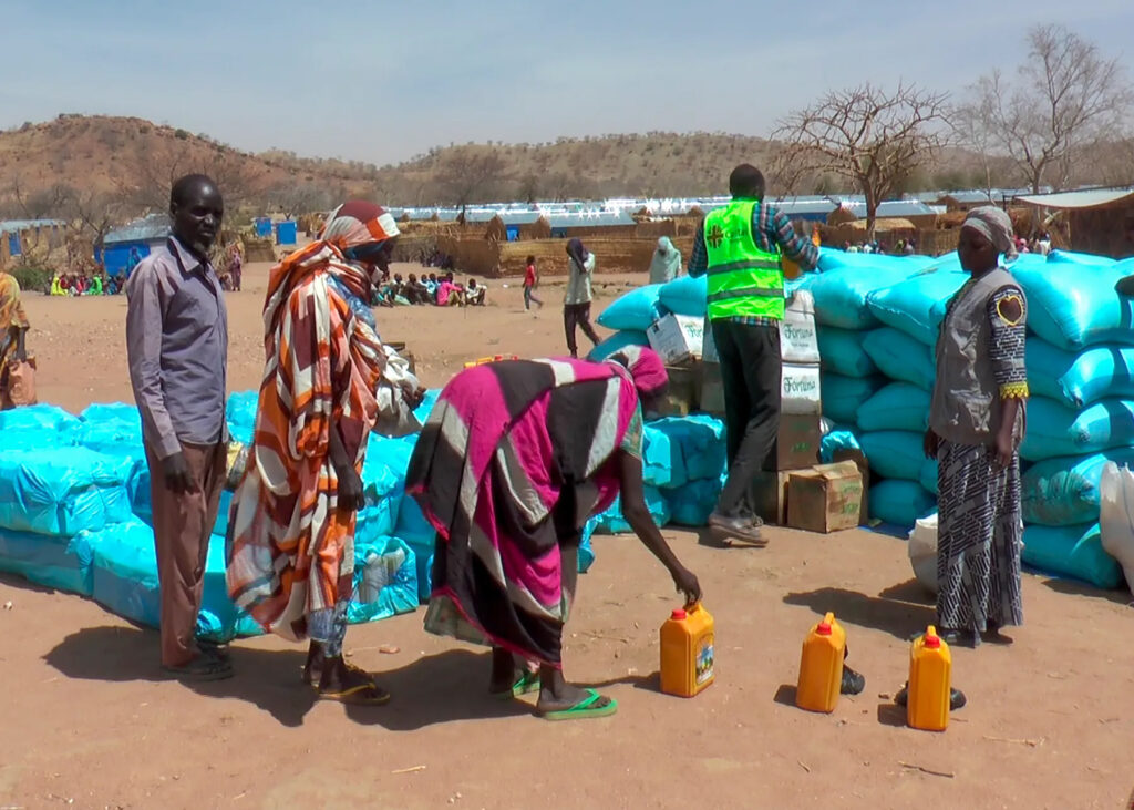 أبطال مجهولون في الخرطوم.. السودان على حافة الأمل