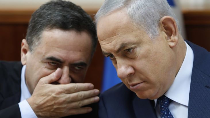 epa06227583 Israeli Prime Minister Benjamin Netanyahu (R) listens to Transportation minister Yisrael Katz (L) during the weekly cabinet meeting at his office in Jerusalem, 26 September 2017. EPA-EFE/GALI TIBBON / POOL