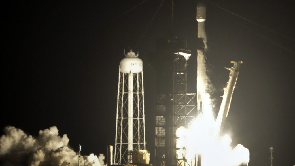 2 private lunar landers head toward the moon in a roundabout journey